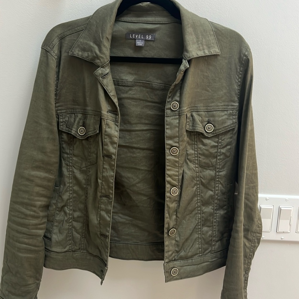 Level 99 army green jacket only worn once!